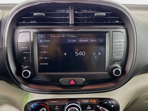 Used 2025 Kia Soul LX image 17