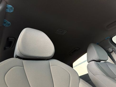 Used 2024 Hyundai Elantra SEL FWD image 17