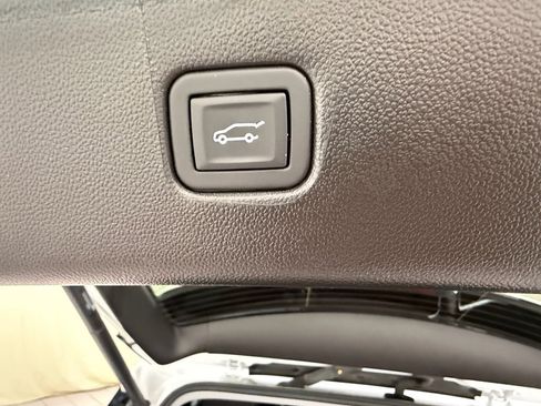 Used 2024 Chevrolet Blazer LT w/ Convenience Package image 18