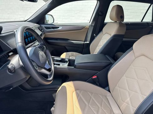 Used 2024 Volkswagen Atlas Cross Sport SE AWD/4WD image 20