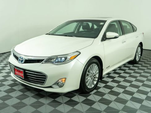 Used 2014 Toyota Avalon XLE Touring FWD image 3
