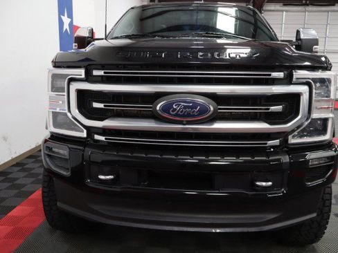 Used 2022 Ford F250 Platinum w/ FX4 Off-Road Package AWD/4WD image 4