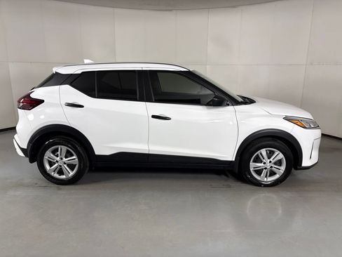 Used 2024 Nissan Kicks S FWD image 9
