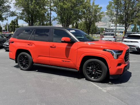 Used 2024 Toyota Sequoia SR5 w/ SR5 Premium Package AWD/4WD image 5