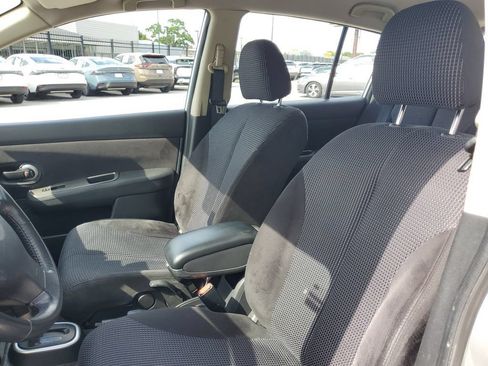Used 2010 Nissan Versa Hatchback w/ Premium Pkg FWD image 15