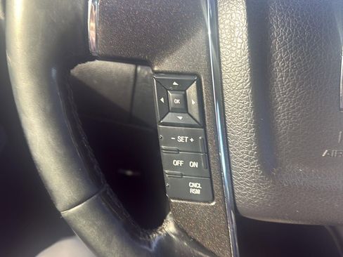 Used 2016 Lincoln Navigator Select image 16