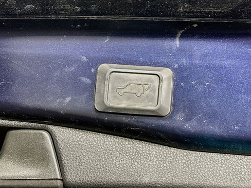 Used 2019 Toyota RAV4 Limited AWD/4WD image 30