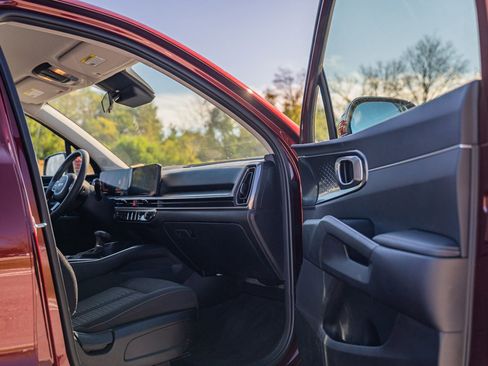 Used 2025 Kia Sorento LX image 12