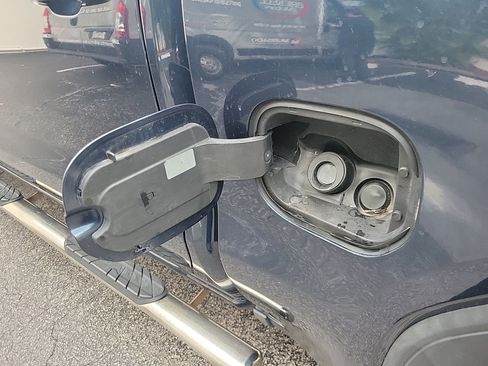 Used 2020 GMC Sierra 1500 SLE w/ SLE Value Package image 31