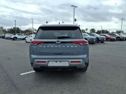 Used 2022 Nissan Pathfinder Platinum image 4