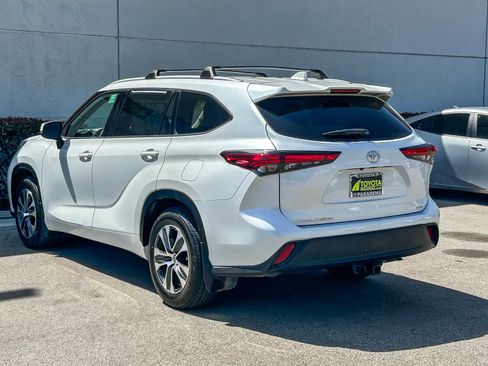 Used 2022 Toyota Highlander XLE FWD image 8