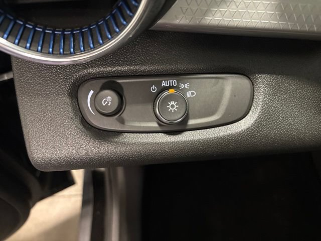 Used 2025 Chevrolet Trax LT FWD image 13