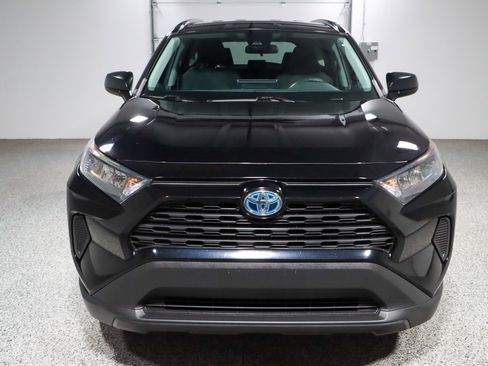 Used 2022 Toyota RAV4 LE AWD/4WD image 4