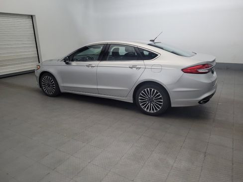 Used 2017 Ford Fusion SE w/ Fusion SE Technology Package image 3