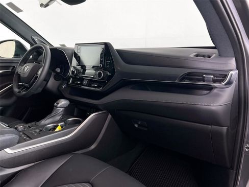 Used 2021 Toyota Highlander XSE image 28