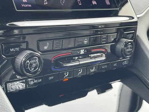 New 2025 Jeep Grand Cherokee Altitude image 15