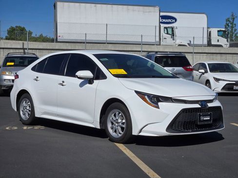 Used 2022 Toyota Corolla LE FWD image 1
