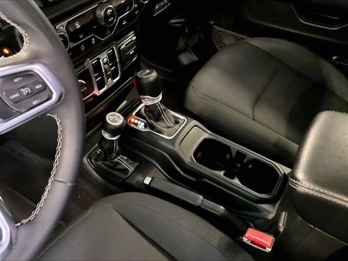 Used 2023 Jeep Wrangler Unlimited Sahara AWD/4WD image 21