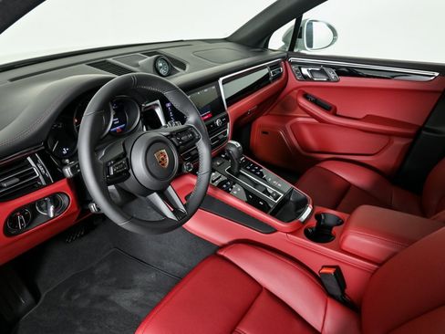 New 2026 Porsche Macan image 4