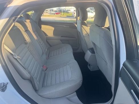 Used 2018 Ford Fusion SE image 10