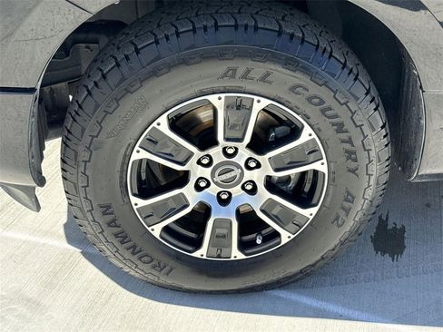 Used 2023 Nissan Titan SV image 29