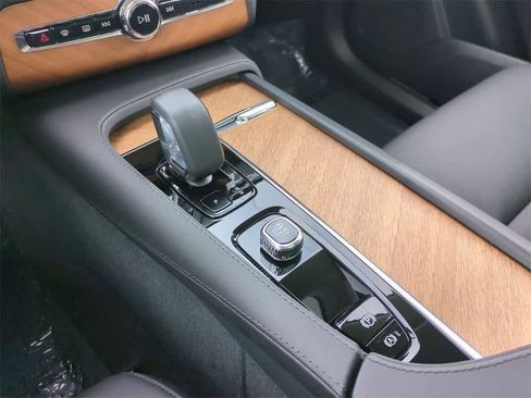 Used 2025 Volvo XC90 T8 Plus w/ Protection Package Premier image 24