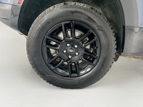 Used 2023 Land Rover Defender 110 X-Dynamic SE AWD/4WD image 32