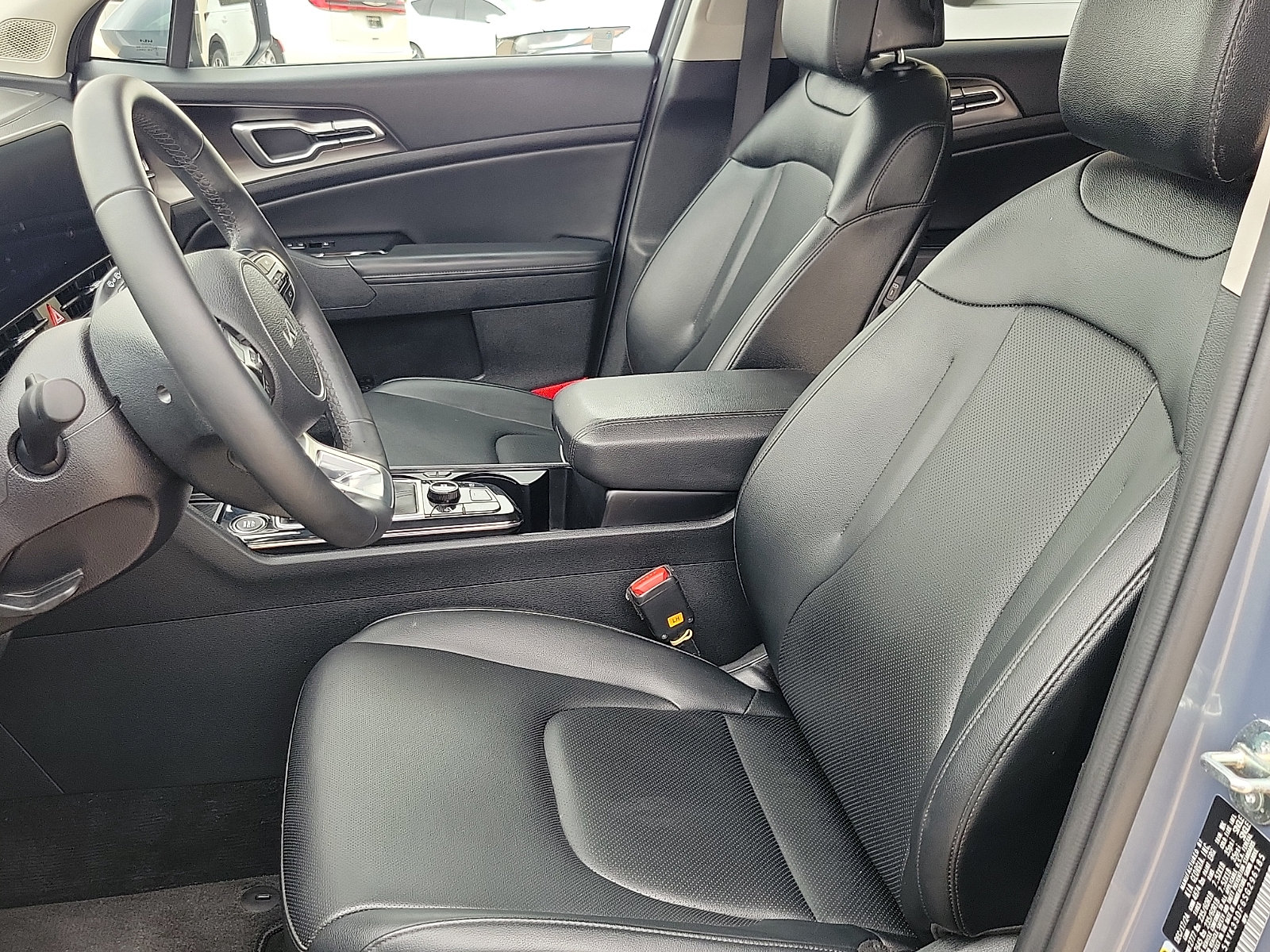Used 2025 Kia Sportage EX FWD image 11