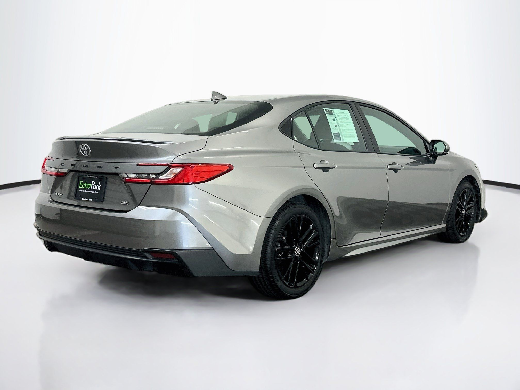 Used 2025 Toyota Camry SE FWD image 9