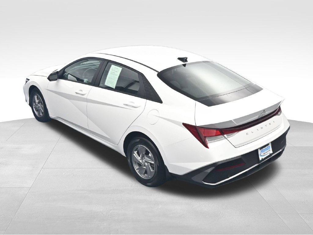 Used 2024 Hyundai Elantra SE FWD image 35
