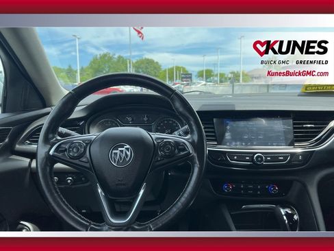 Used 2018 Buick Regal Essence w/ Driver Confidence Package #1 AWD/4WD image 17