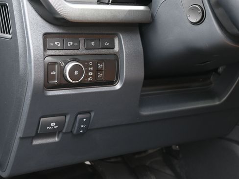 Used 2024 Ford F350 Platinum w/ FX4 Off-Road Package image 22