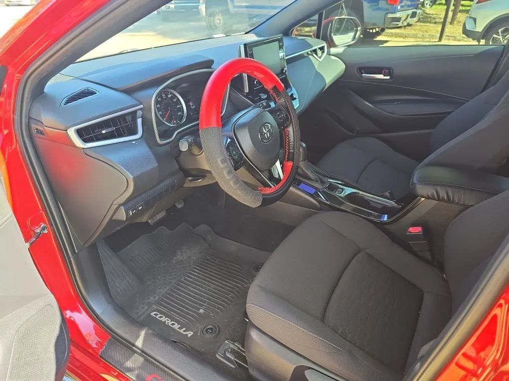 Used 2021 Toyota Corolla SE w/ Special Edition FWD image 16