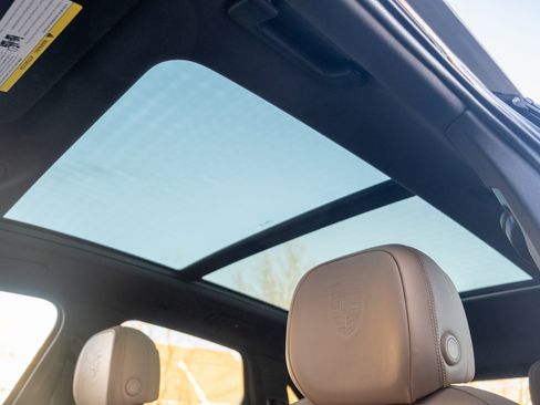 Certified 2025 Porsche Cayenne image 17