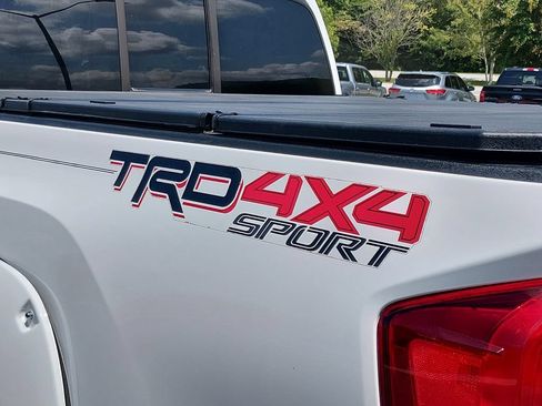 Used 2016 Toyota Tacoma TRD Sport w/ Premium & Technology Package AWD/4WD image 17