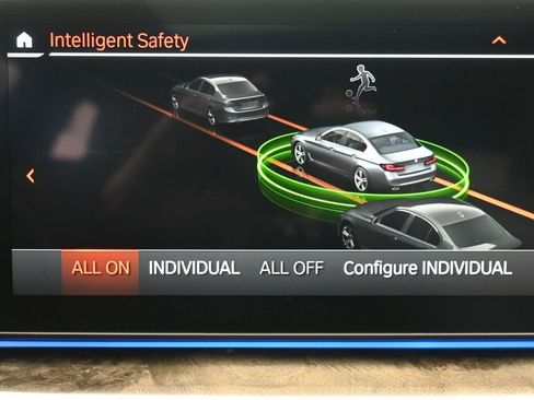 Used 2022 BMW 530i xDrive w/ Premium Package image 16