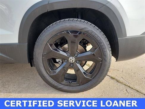 New 2025 Volkswagen Taos SEL image 27