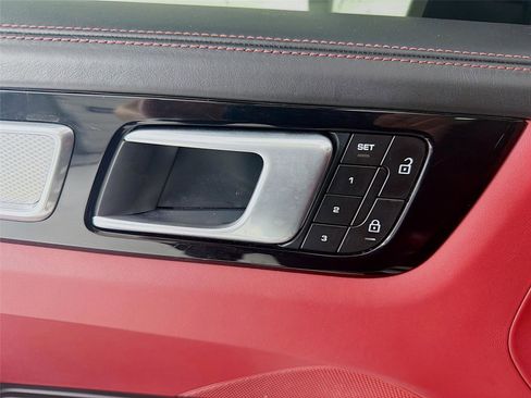 Certified 2022 Porsche Cayenne Platinum Edition image 7