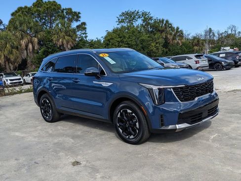 Certified 2025 Kia Sorento S w/ Panoramic Sunroof Package image 2