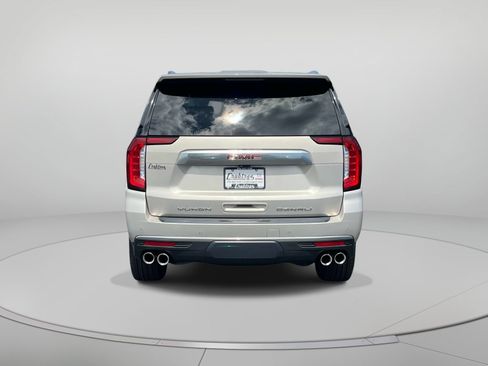 Used 2022 GMC Yukon Denali w/ Denali Ultimate Package AWD/4WD image 4