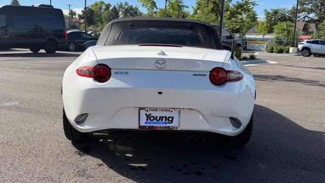 Used 2023 MAZDA MX-5 Miata Grand Touring RWD image 3