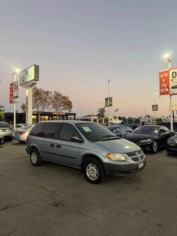 Used 2006 Dodge Caravan SE w/ Popular Equipment Group I FWD image 2