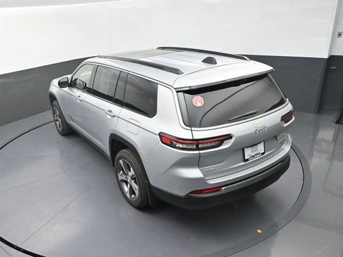 New 2026 Jeep Grand Cherokee L Limited w/ Luxury Tech Group II AWD/4WD image 15