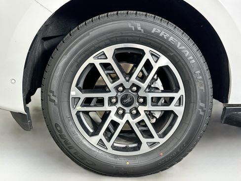 Used 2025 Ford Expedition Active AWD/4WD image 11