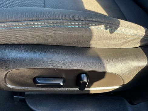 Used 2018 Chevrolet Cruze LT w/ Sun And Sound Package image 15