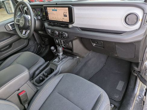 Used 2025 Jeep Wrangler Unlimited Sahara w/ Safety Group AWD/4WD image 26