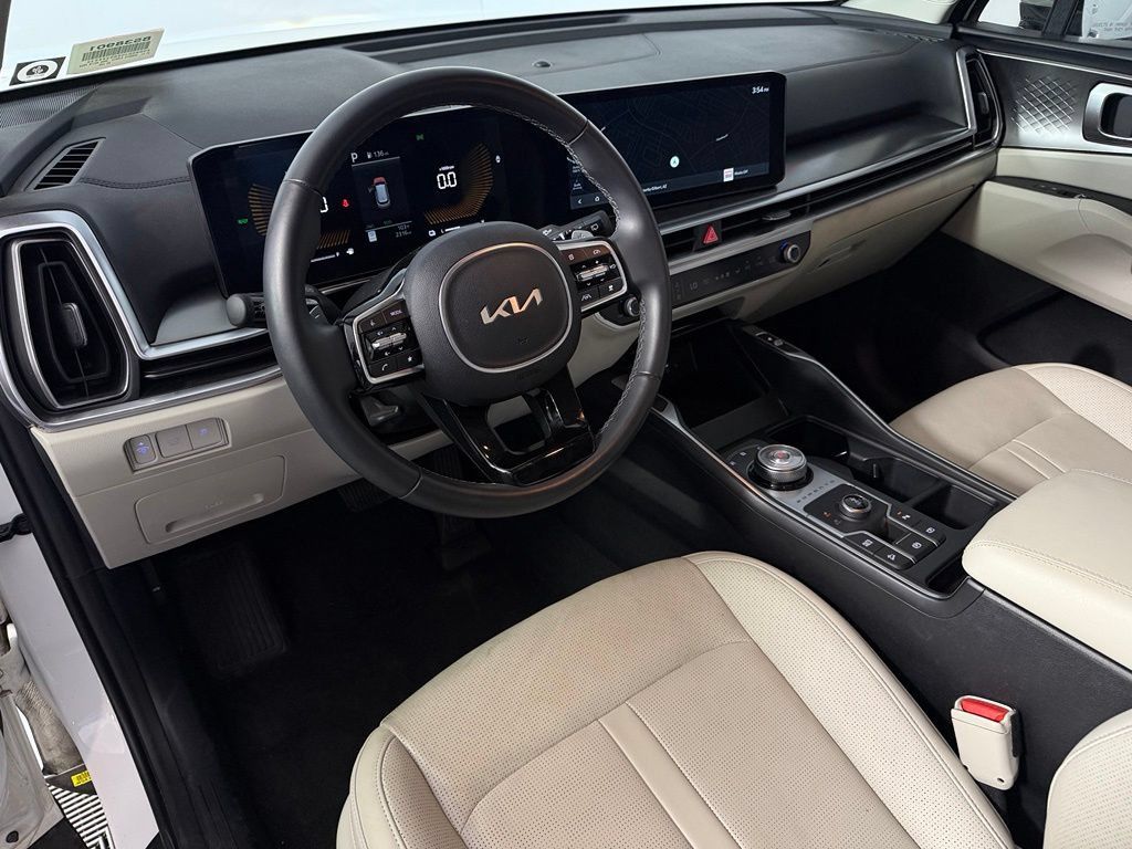 Used 2025 Kia Sorento EX AWD/4WD image 12