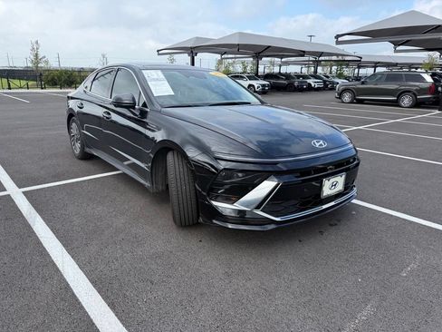 Certified 2025 Hyundai Sonata Limited FWD image 3