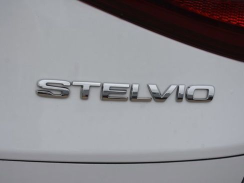 Used 2023 Alfa Romeo Stelvio Sprint RWD image 8