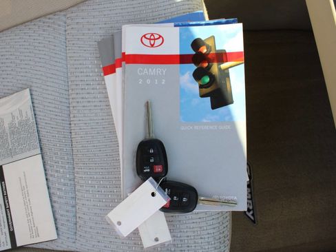 Used 2012 Toyota Camry XLE image 41